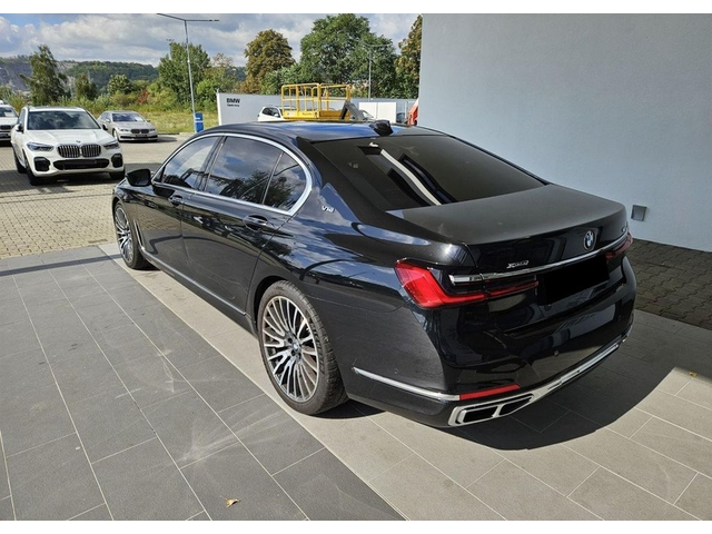 BMW M760Li M760Li xDrive - автомобили, коли, обяви за нови и употребявани 1