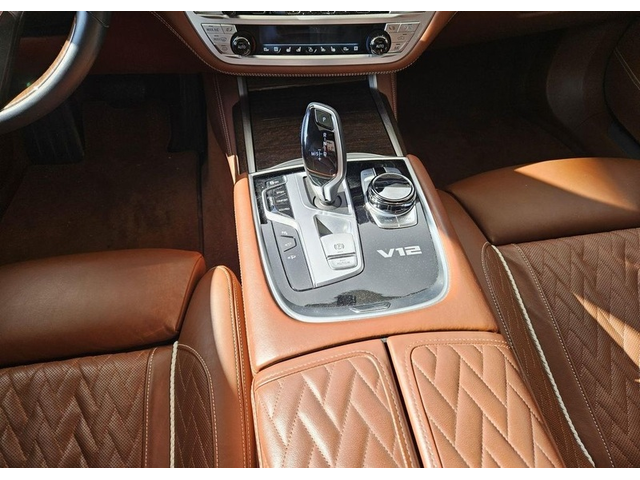 BMW M760Li M760Li xDrive - автомобили, коли, обяви за нови и употребявани 8