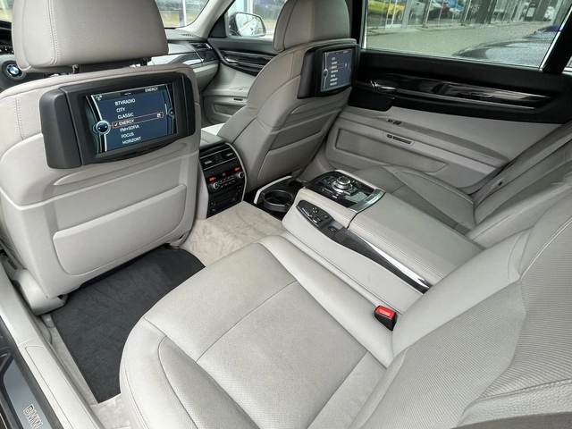 BMW Серия 7 750i (408 кс) Steptronic - автомобили, коли, обяви за нови и употребявани 9