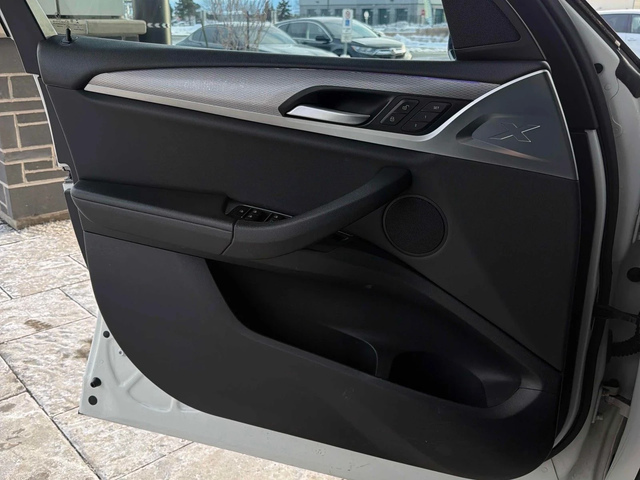 BMW X3 M-pkg* Xdrive* Heads up Display* Камера* Пано* Под - автомобили, коли, обяви за нови и употребявани 14