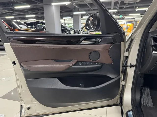 BMW X3 xDrive 20D - автомобили, коли, обяви за нови и употребявани 12