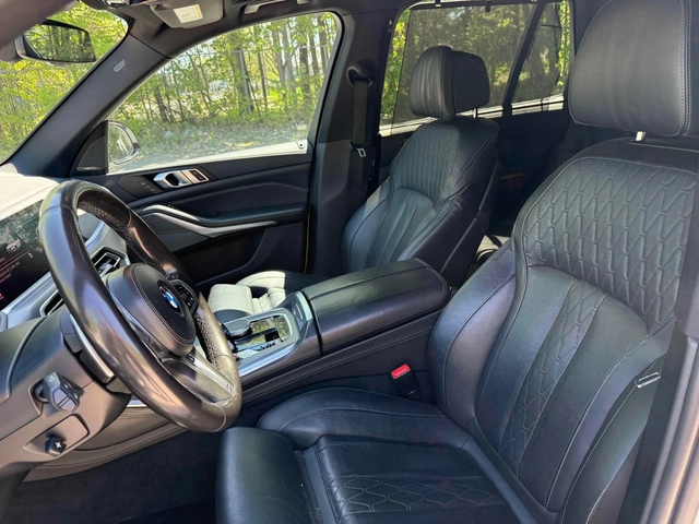 BMW X5 M50i * ОБДУХВАНЕ * ПАНОРАМА * HARMAN KARDON - автомобили, коли, обяви за нови и употребявани 9
