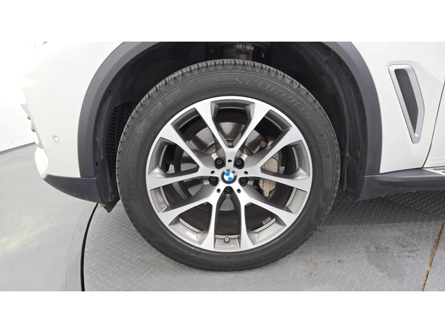 BMW X5 xDrive 30d xLine | HUD | Адаптивен круиз | Панорам - автомобили, коли, обяви за нови и употребявани 4