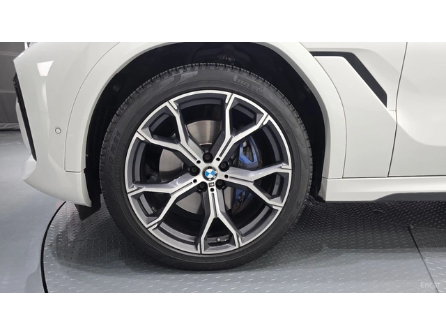 BMW X6 Xdrive40i M-PACK* HARMAN KARDON* LASER* HEADUP* 36 - автомобили, коли, обяви за нови и употребявани 4