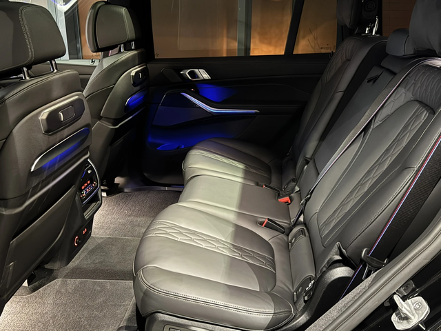 BMW X7 40d - автомобили, коли, обяви за нови и употребявани 10