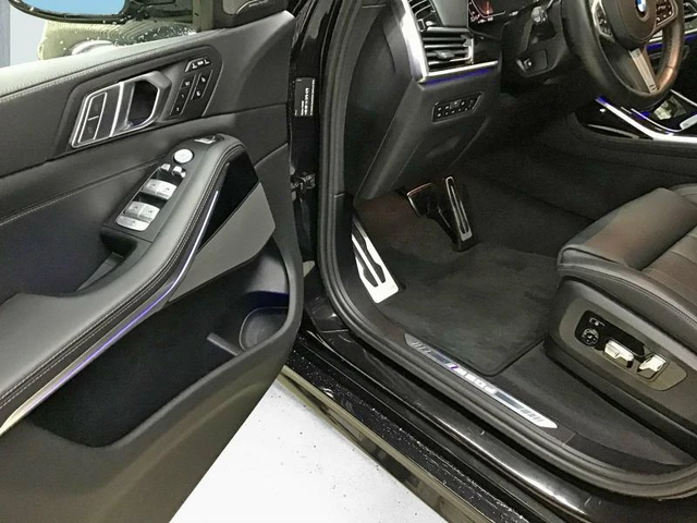 BMW X7 M50d - автомобили, коли, обяви за нови и употребявани 9