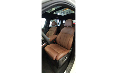 BMW X7 xDrive 30d M Sport - автомобили, коли, обяви за нови и употребявани 7