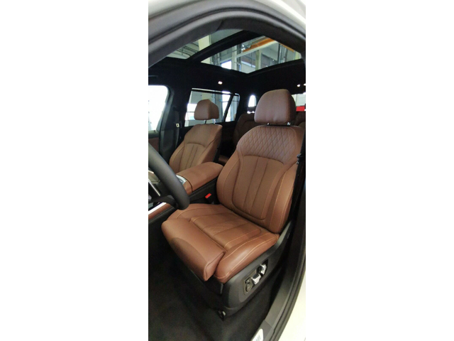 BMW X7 xDrive 30d M Sport - автомобили, коли, обяви за нови и употребявани 7