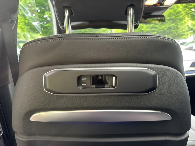 BMW X7 xDrive40d M Sport AHK - автомобили, коли, обяви за нови и употребявани 8