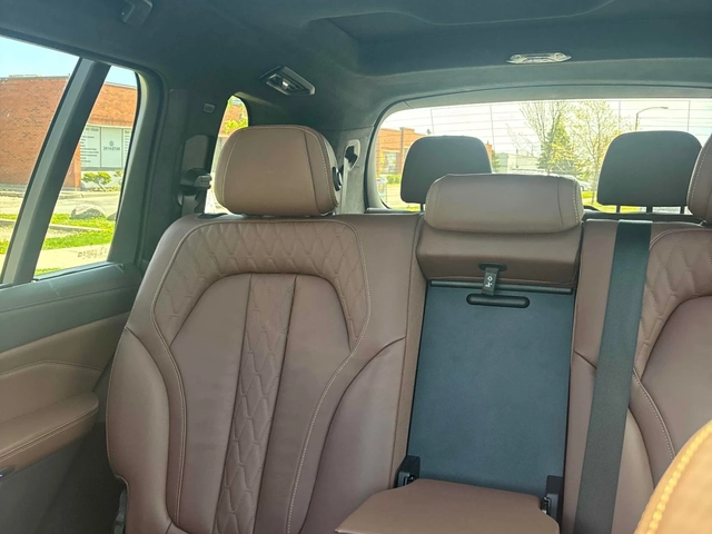 BMW X7 xDrive40i / CARFAX - автомобили, коли, обяви за нови и употребявани 9