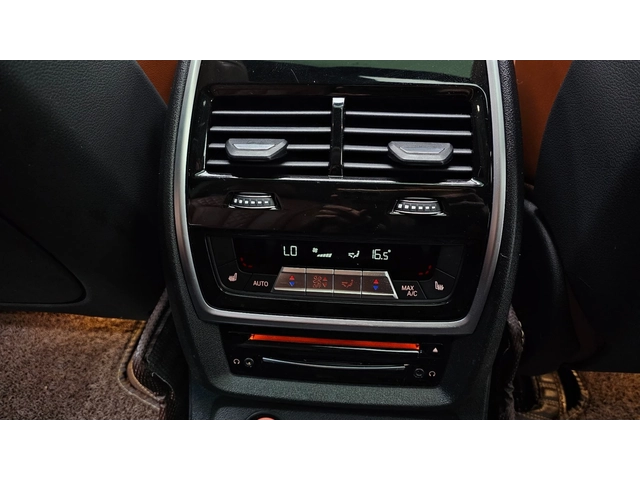 BMW X7 xDrive 40d Design Pure Excellence - автомобили, коли, обяви за нови и употребявани 11
