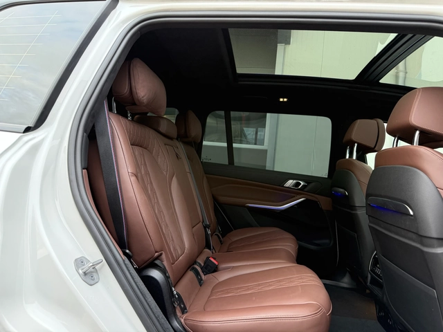 BMW X7 xDrive40i - автомобили, коли, обяви за нови и употребявани 11