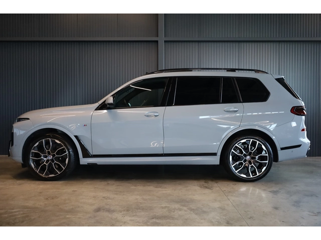 BMW X7 M SPORT PRO* XDRIVE* SWAROVSKI* SKY LOUNGE* 360* - автомобили, коли, обяви за нови и употребявани 2
