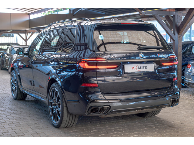 BMW X7 M60i/Harman Kardon/Swarovski/Pano./Алкантар/6+1/Камера 360 - автомобили, коли, обяви за нови и употребявани 4