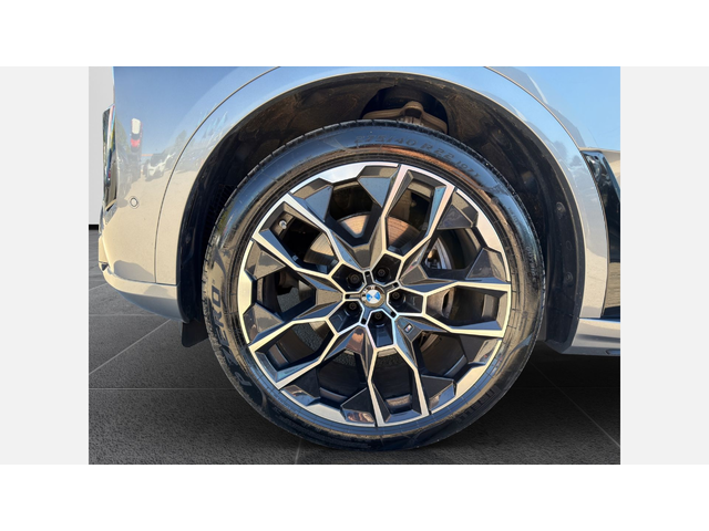 BMW X7 xDrive40i - автомобили, коли, обяви за нови и употребявани 4