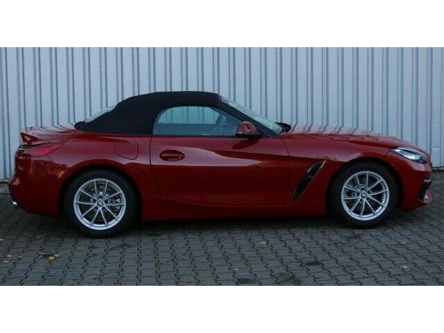 BMW Z4 sDrive20i Sport - автомобили, коли, обяви за нови и употребявани 4