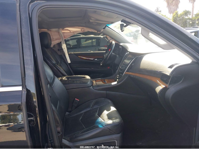 Cadillac Escalade 6.2L V-8 DI, VVT, 420HP 4X2 Drive - автомобили, коли, обяви за нови и употребявани 4