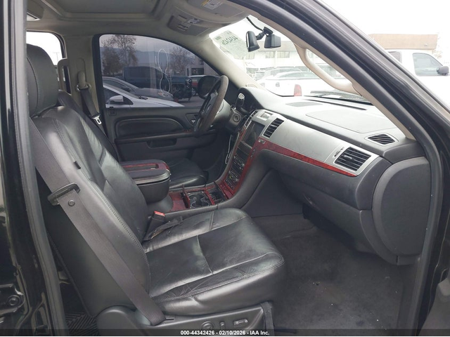 Cadillac ESCALADE ESV 6.2L V-8 VVT, 403HP All Wheel Drive - автомобили, коли, обяви за нови и употребявани 4