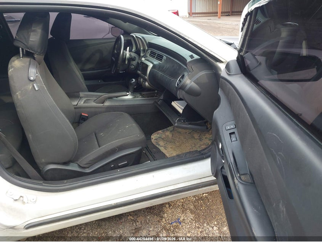 Chevrolet Camaro 3.6L V-6 DI, DOHC, VVT, 323HP Rear Wheel Drive - автомобили, коли, обяви за нови и употребявани 4