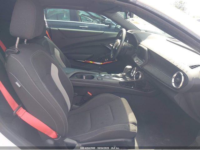 Chevrolet Camaro 6.2L V-8 DI, VVT, 455HP Rear Wheel Drive - автомобили, коли, обяви за нови и употребявани 4