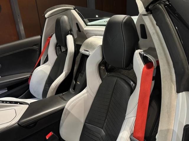 Chevrolet Corvette Stingray Z51 3LT 70th Anniversary Convertible - автомобили, коли, обяви за нови и употребявани 3