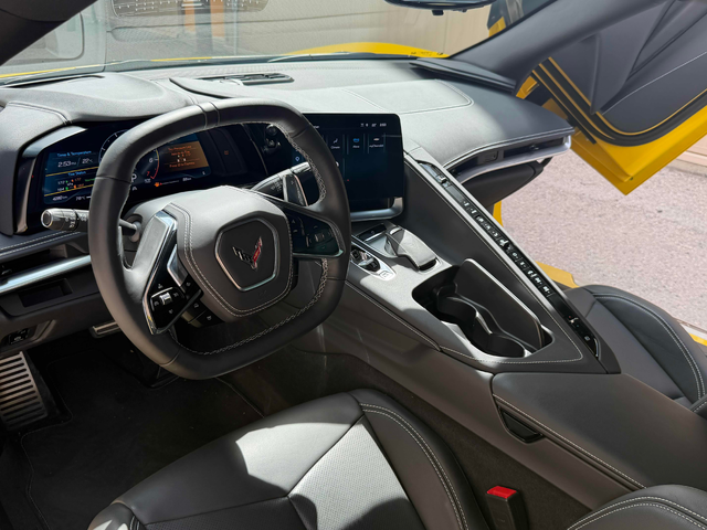 Chevrolet Corvette 6.2L 8cyl Rear Wheel Drive - автомобили, коли, обяви за нови и употребявани 11