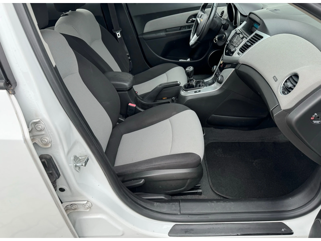 Chevrolet Cruze 1, 8i 141ps, bi-fuel GPL, клима, мулти, темпо, бор - автомобили, коли, обяви за нови и употребявани 9