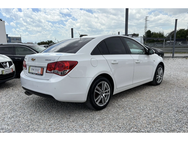 Chevrolet Cruze 1.6i* Навигация* Лизинг - автомобили, коли, обяви за нови и употребявани 3