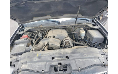 Chevrolet Suburban 5.3L 8 4x4 w/Rear Wheel Drv - автомобили, коли, обяви за нови и употребявани 10