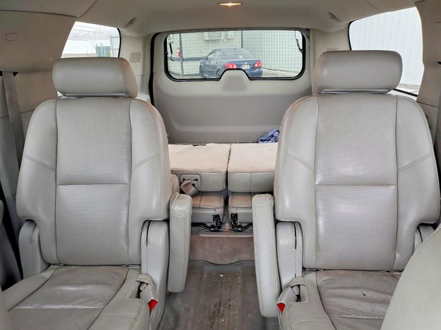 Chevrolet Suburban 5.3L 8 4x4 w/Rear Wheel Drv - автомобили, коли, обяви за нови и употребявани 8