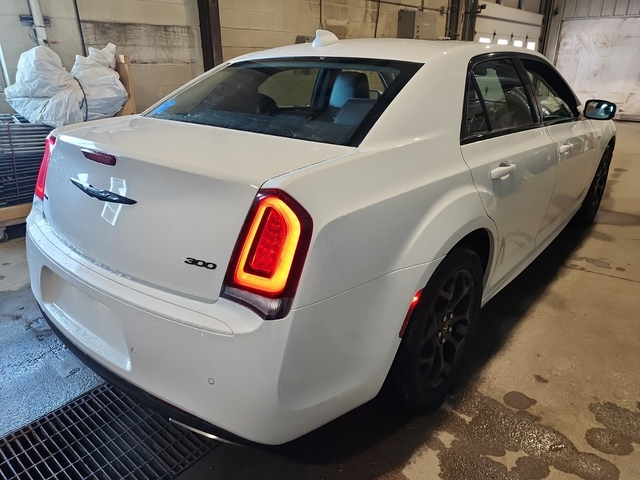 Chrysler 200 3.6L 6cyl AWD - автомобили, коли, обяви за нови и употребявани 2