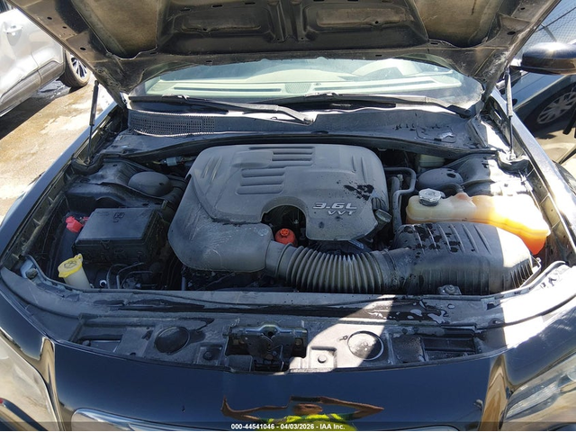 Chrysler 300 3.6L V-6 DOHC, VVT, 292HP Rear Wheel Drive - автомобили, коли, обяви за нови и употребявани 9