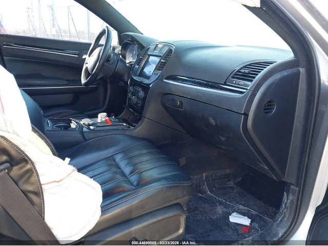 Chrysler 300 3.6L V-6 DOHC, VVT, 300HP All Wheel Drive - автомобили, коли, обяви за нови и употребявани 4