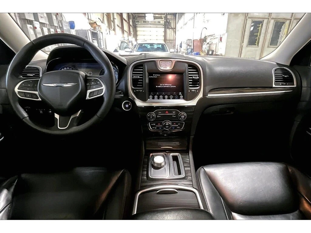 Chrysler 300c * Touring | V6 | Heated Seats | Navigation * CARFA - автомобили, коли, обяви за нови и употребявани 5