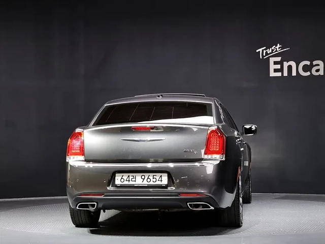 Chrysler 300c - автомобили, коли, обяви за нови и употребявани 3