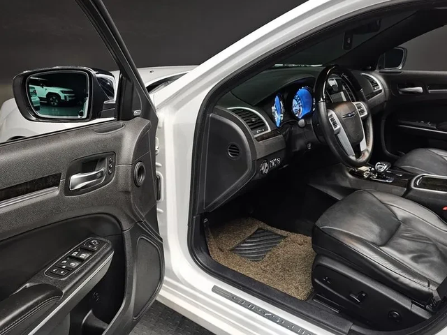 Chrysler 300c 3.6 Prestige - автомобили, коли, обяви за нови и употребявани 10