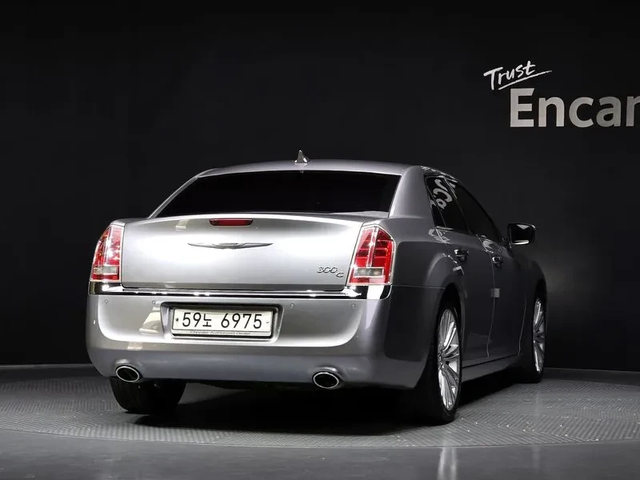 Chrysler 300c 3.6 - автомобили, коли, обяви за нови и употребявани 3