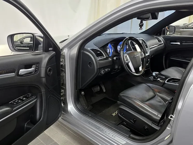 Chrysler 300c 3.6 - автомобили, коли, обяви за нови и употребявани 9