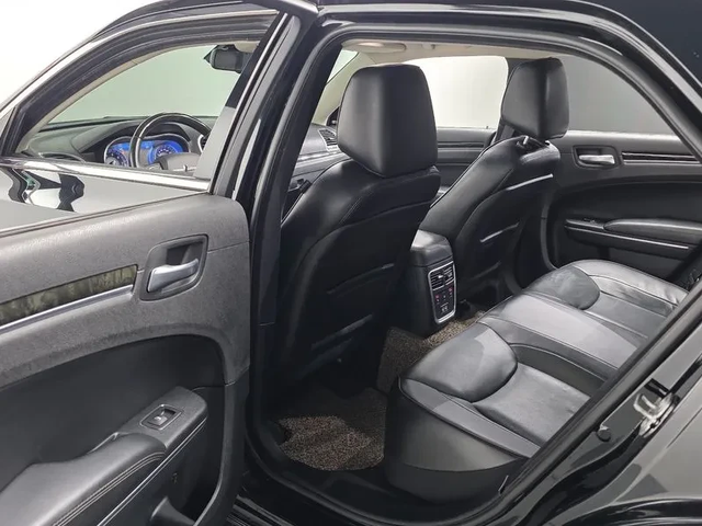 Chrysler 300c 3.6 - автомобили, коли, обяви за нови и употребявани 16