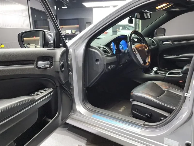 Chrysler 300c 3.6 - автомобили, коли, обяви за нови и употребявани 9