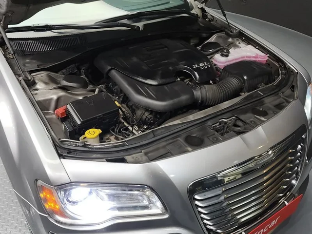 Chrysler 300c 3.6 - автомобили, коли, обяви за нови и употребявани 5