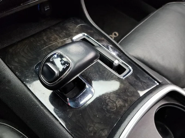 Chrysler 300c 3.6 - автомобили, коли, обяви за нови и употребявани 8