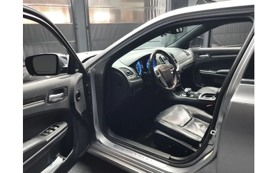 Chrysler 300c 3.6 - автомобили, коли, обяви за нови и употребявани 9