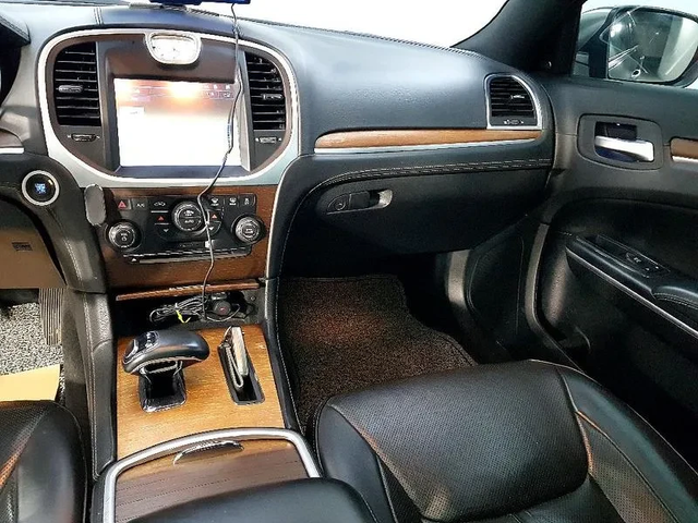 Chrysler 300c 3.6 Prestige - автомобили, коли, обяви за нови и употребявани 9