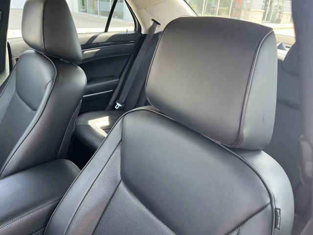 Chrysler 300 Touring-L All-Wheel Drive* * - автомобили, коли, обяви за нови и употребявани 11