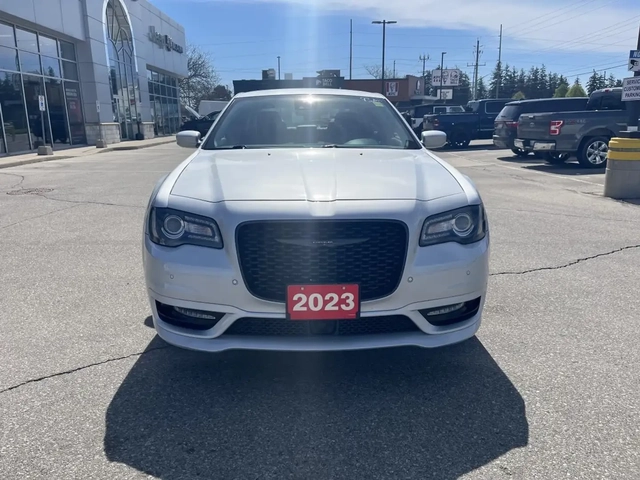 Chrysler 300 Touring-L All-Wheel Drive* * - автомобили, коли, обяви за нови и употребявани 1