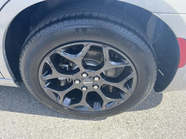 Chrysler 300 Touring-L All-Wheel Drive* * - автомобили, коли, обяви за нови и употребявани 9