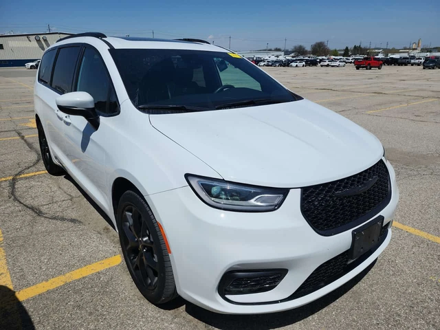 Chrysler Pacifica Touring L| ACC| PANO| ПОДГРЕВИ| 2 КЛЮЧА| CARFAX - автомобили, коли, обяви за нови и употребявани 1
