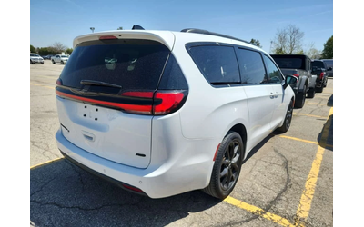 chrysler-pacifica - 2