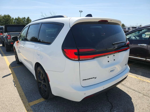 Chrysler Pacifica Touring L| ACC| PANO| ПОДГРЕВИ| 2 КЛЮЧА| CARFAX - автомобили, коли, обяви за нови и употребявани 3